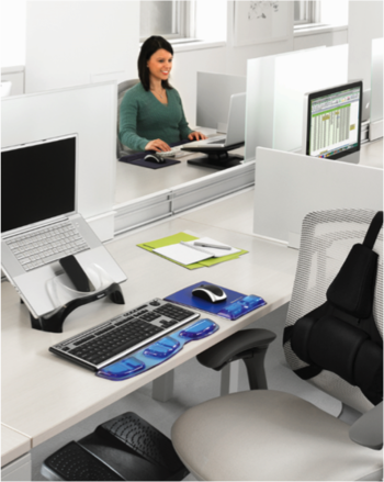 Bureau, ordinateur, bureau, entreprise, Ã  lâ€™intÃ©rieur, technologie, meubles, salle, assis, ordinateur portable, adulte, internet, table, document, contemporain, employÃ©, siÃ¨ge, femme, tÃ©lÃ©phone, chaise